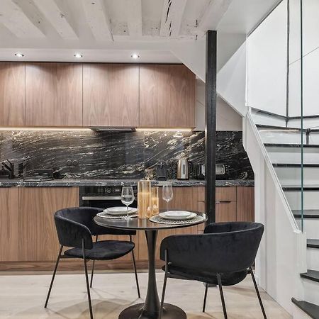 Appartamento Duplex Parisien Pres Du Louvre Esterno foto