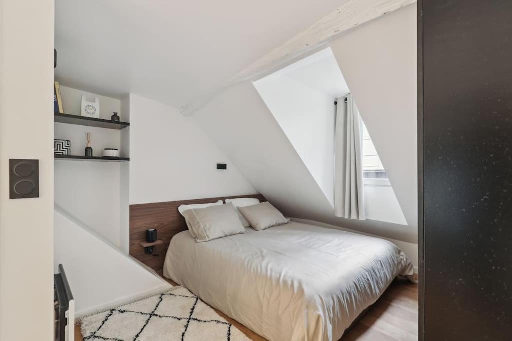 Appartamento Duplex Parisien Pres Du Louvre Esterno foto