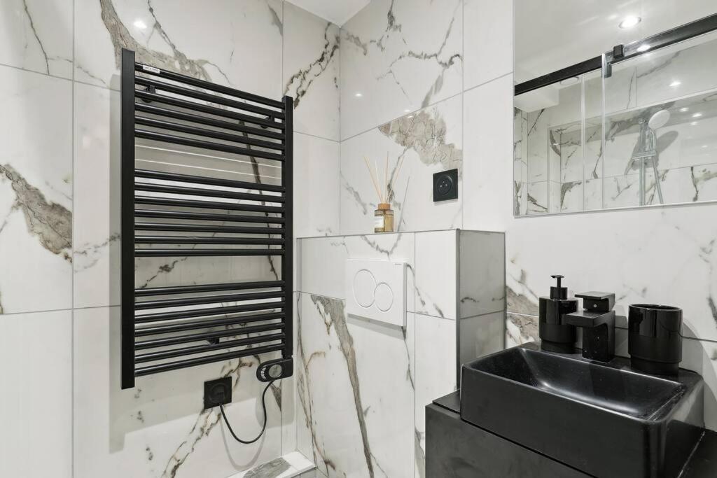 Appartamento Duplex Parisien Pres Du Louvre Esterno foto