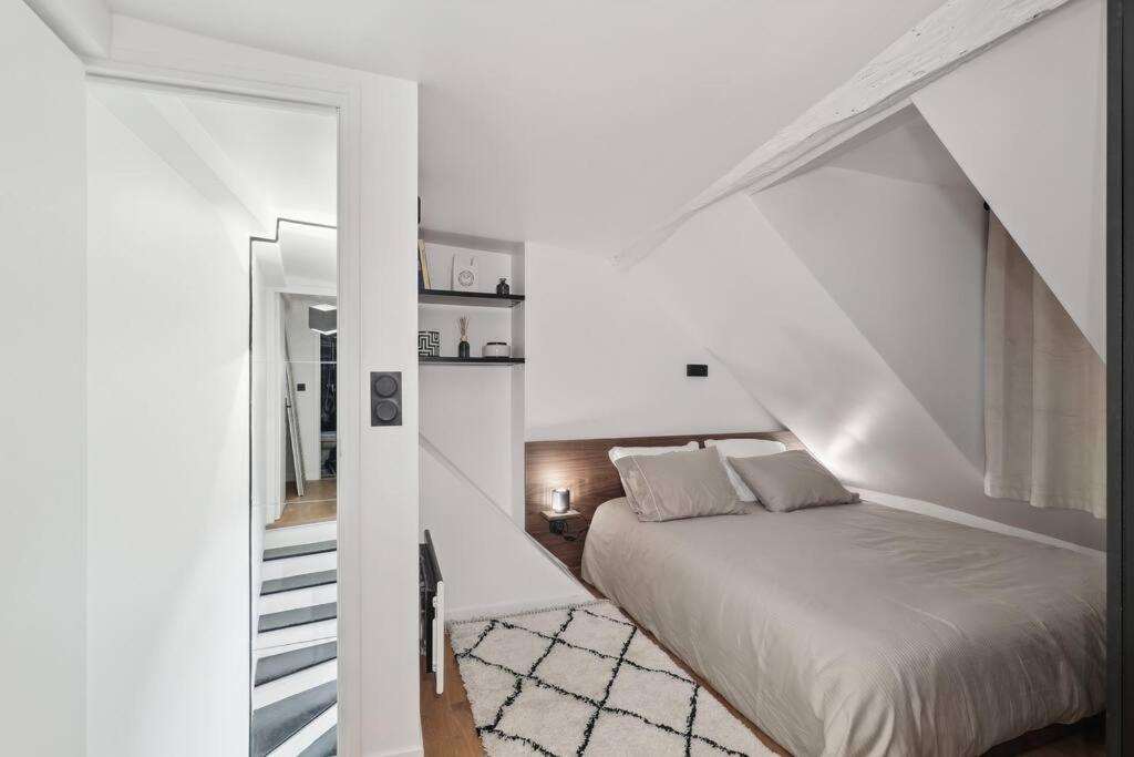 Appartamento Duplex Parisien Pres Du Louvre Esterno foto