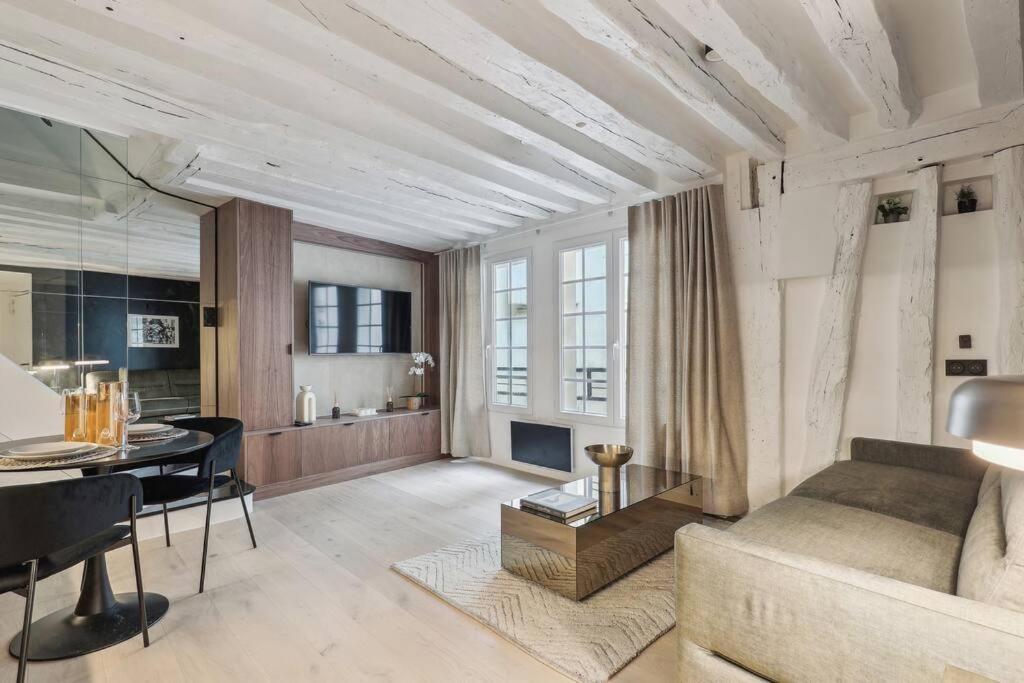 Appartamento Duplex Parisien Pres Du Louvre Esterno foto