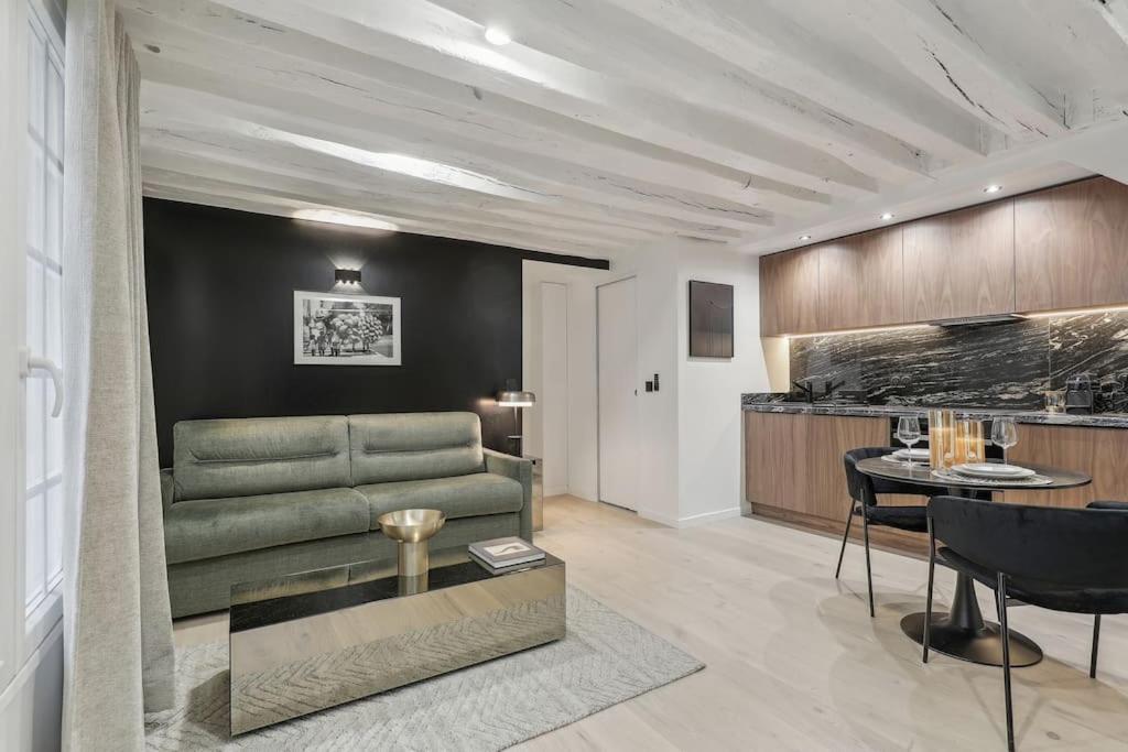 Appartamento Duplex Parisien Pres Du Louvre Esterno foto